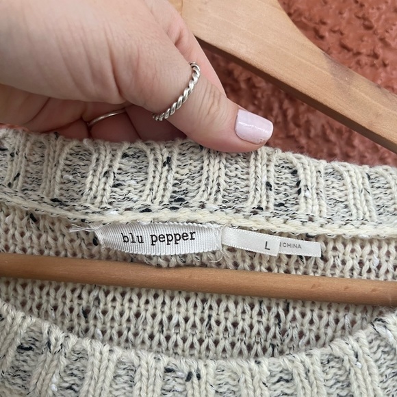 Blu Pepper • Fringe Pullover Sweater, Bohemian. Size Large - Picture 6 of 8